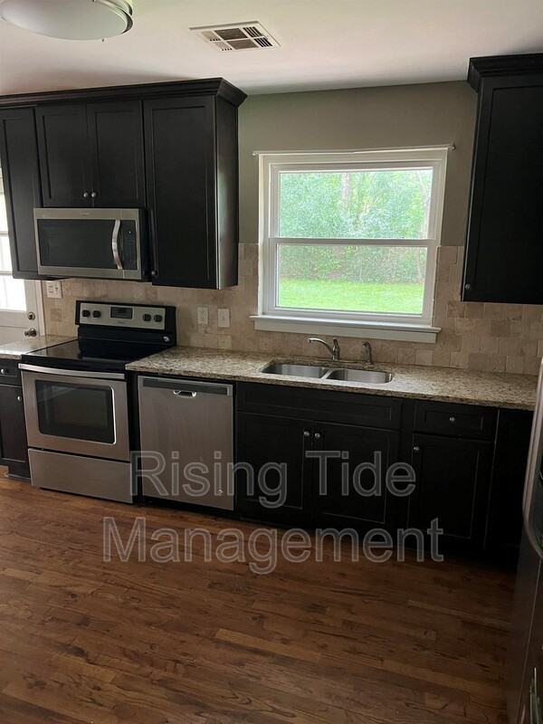 3714 Honeysuckle Rd - Photo 4 of 7