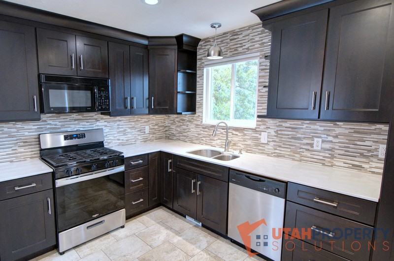 9852 S Pinehurst Dr - Photo 2 of 17