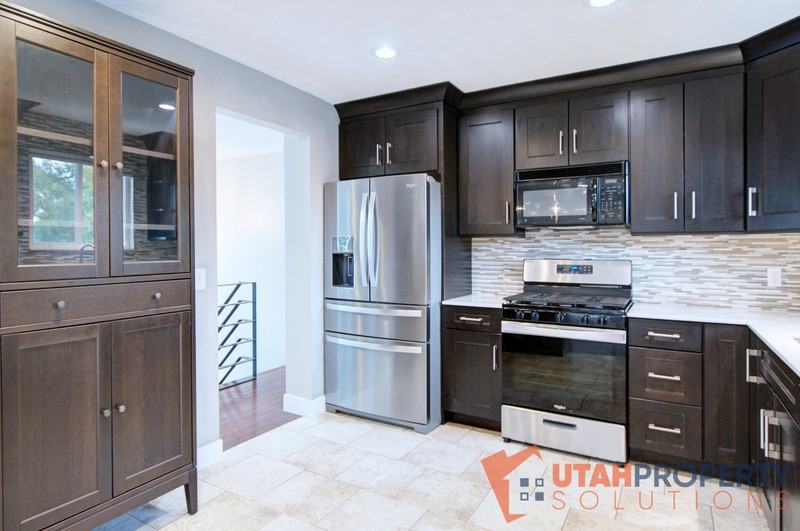 9852 S Pinehurst Dr - Photo 3 of 17