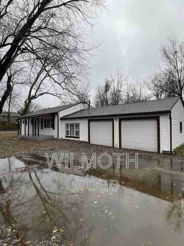 4502 N Dearborn St - Photo 2 of 18