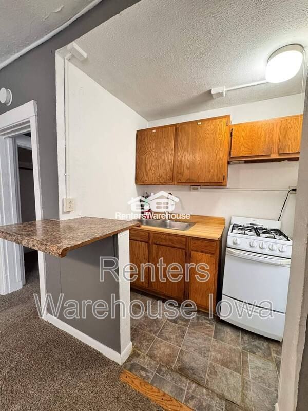 732 19th St #4 - Photo 5 of 10