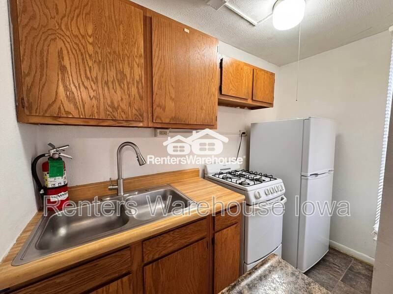 732 19th St #4 - Photo 6 of 10