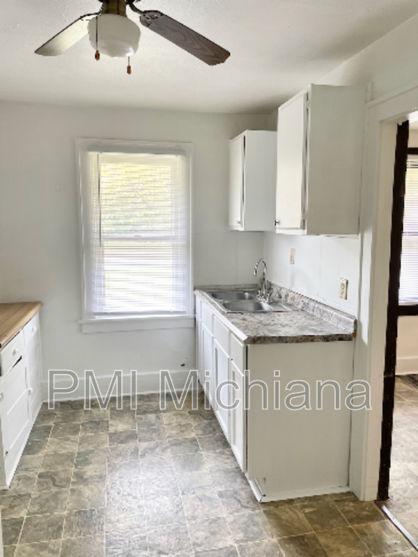 1136 King St - Photo 3 of 10