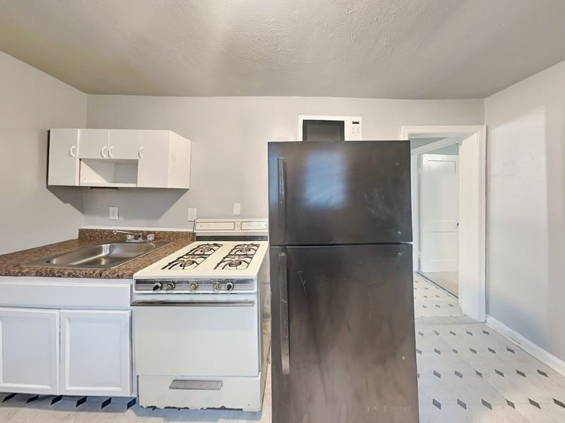 946 Ira St Sw - Photo 6 of 12