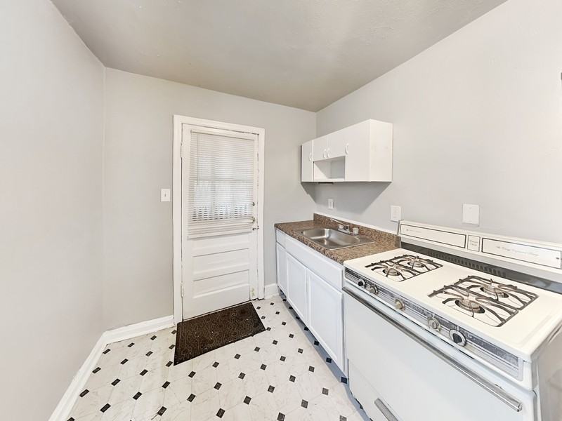 946 Ira St Sw - Photo 7 of 12