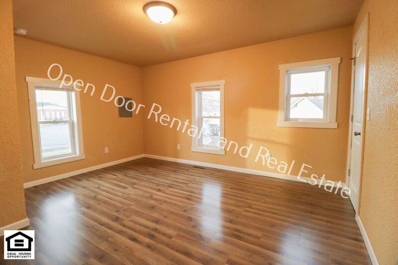 110 1/2 S Walsh St - Photo 3 of 10