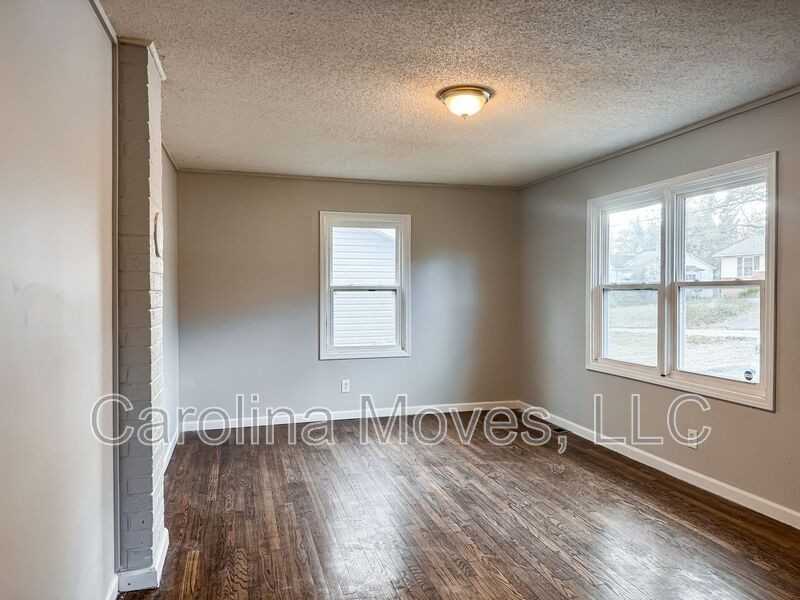 759 S Liberty St - Photo 2 of 8