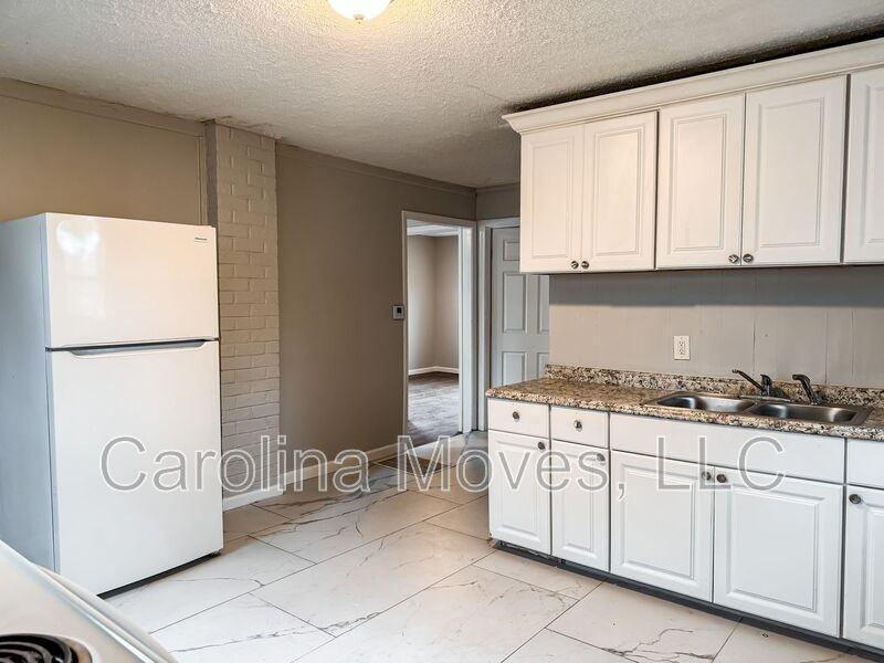 759 S Liberty St - Photo 5 of 8