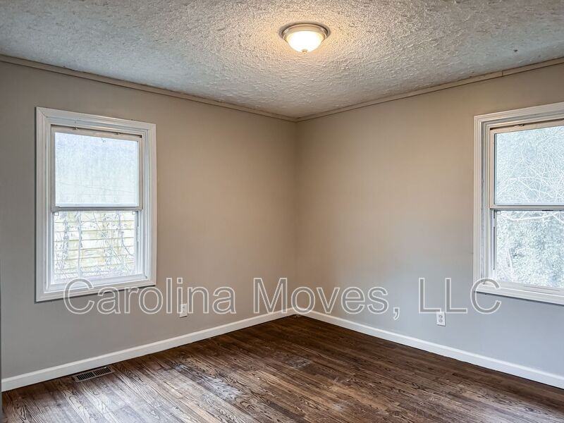 759 S Liberty St - Photo 6 of 8