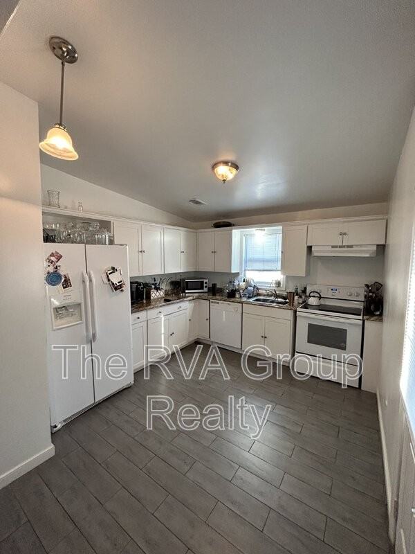 1301 N 28th St - Photo 3 of 28