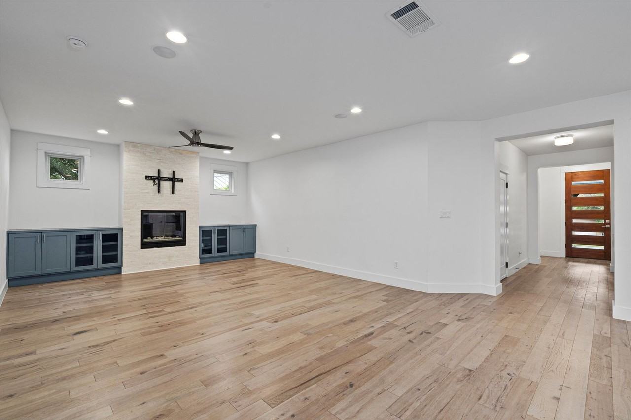 5415 Woodview Ave - Photo 7 of 40