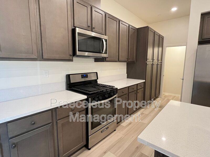 1475 Suwerte Ave #8 - Photo 4 of 21