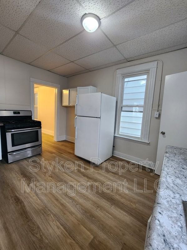 221 N Washington Ave - Photo 2 of 7