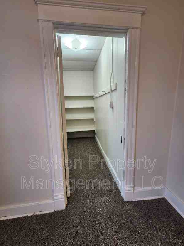 221 N Washington Ave - Photo 3 of 7