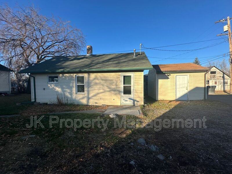 615 8th Ave S - Photo 3 of 15