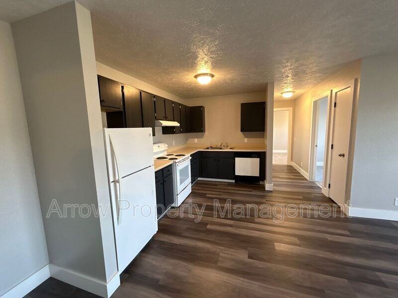 940 S 27th St #11 - Photo 2 of 12