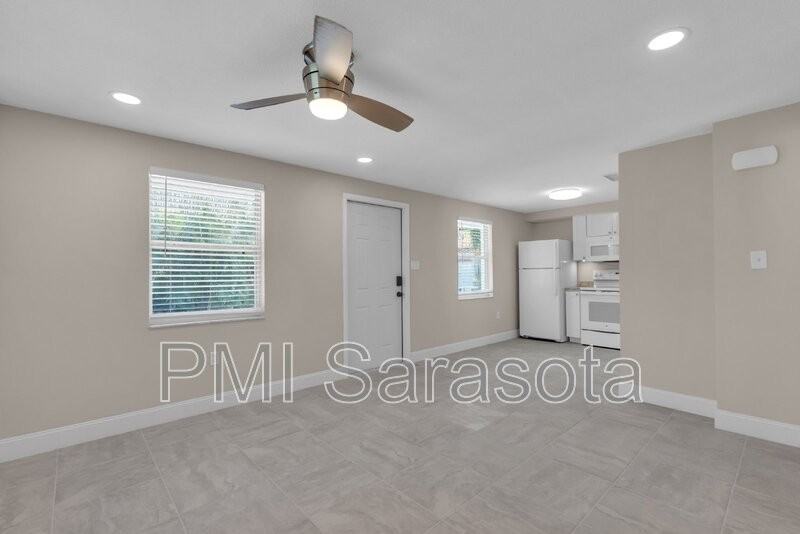 1675 Cherry Ln - Photo 3 of 22