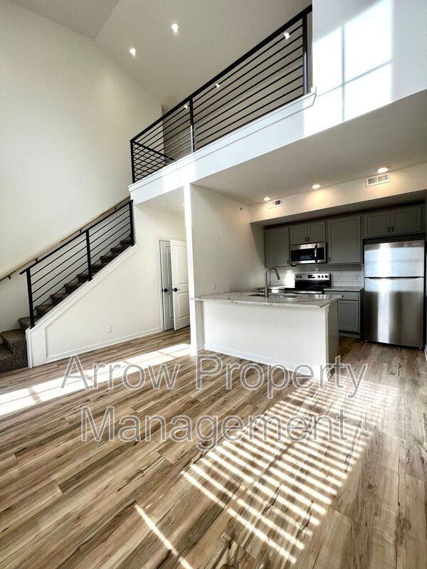 2230 R St #1 - Photo 2 of 11