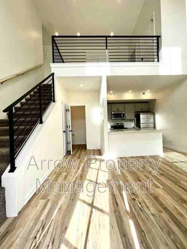 2230 R St #1 - Photo 3 of 11