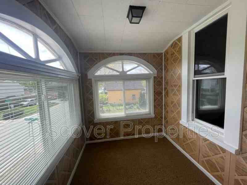 705 N Walnut St - Photo 2 of 19