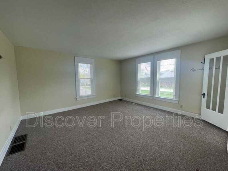 705 N Walnut St - Photo 3 of 19