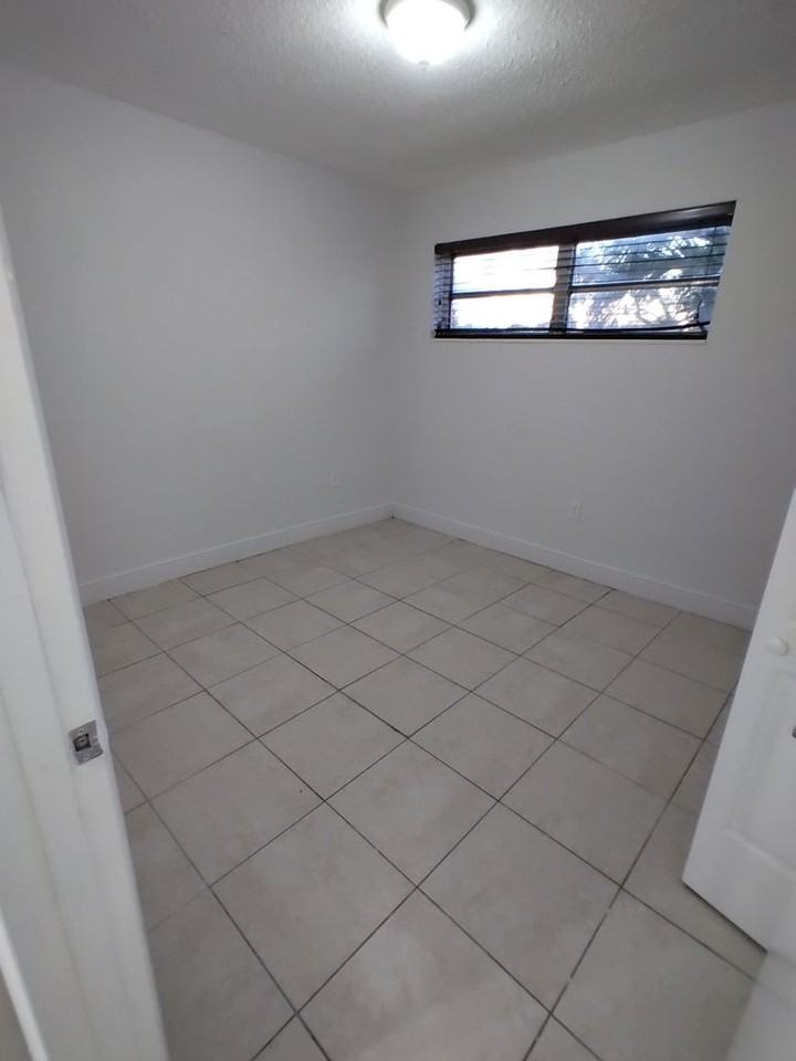 1870 SW 3rd St - Photo 6 of 15