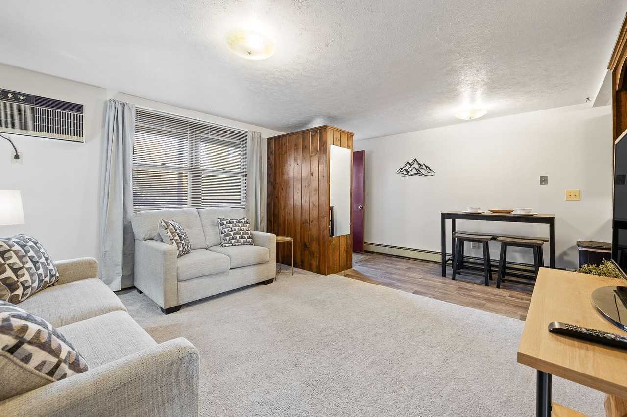 r1935LBP - Photo 4 of 35