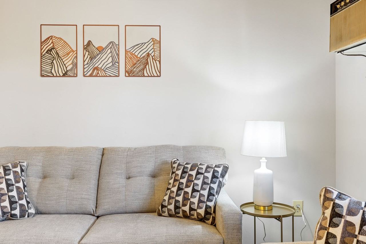 r1935LBP - Photo 7 of 35