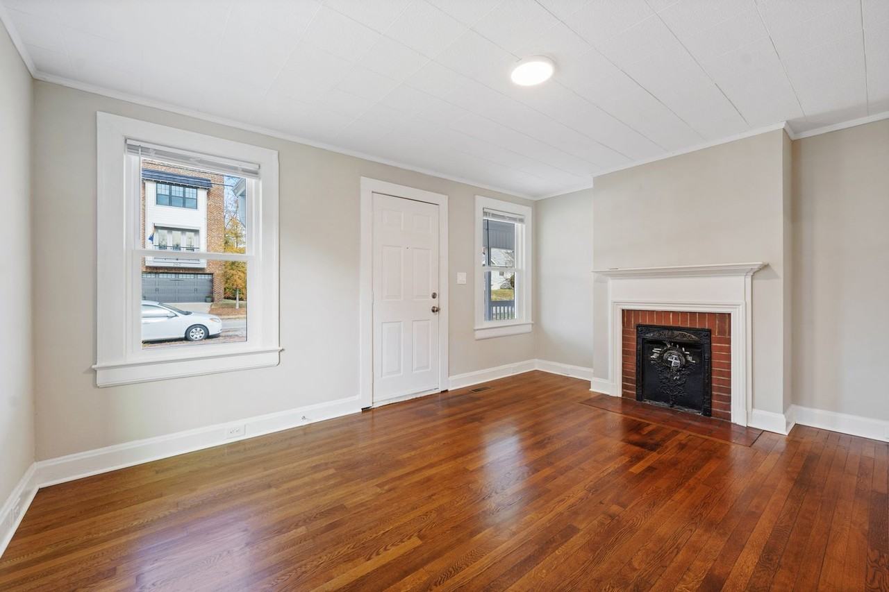 215 W Geer St - Photo 4 of 15