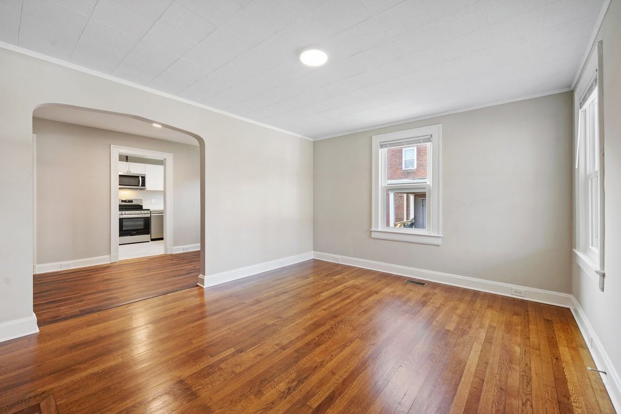 215 W Geer St - Photo 5 of 15