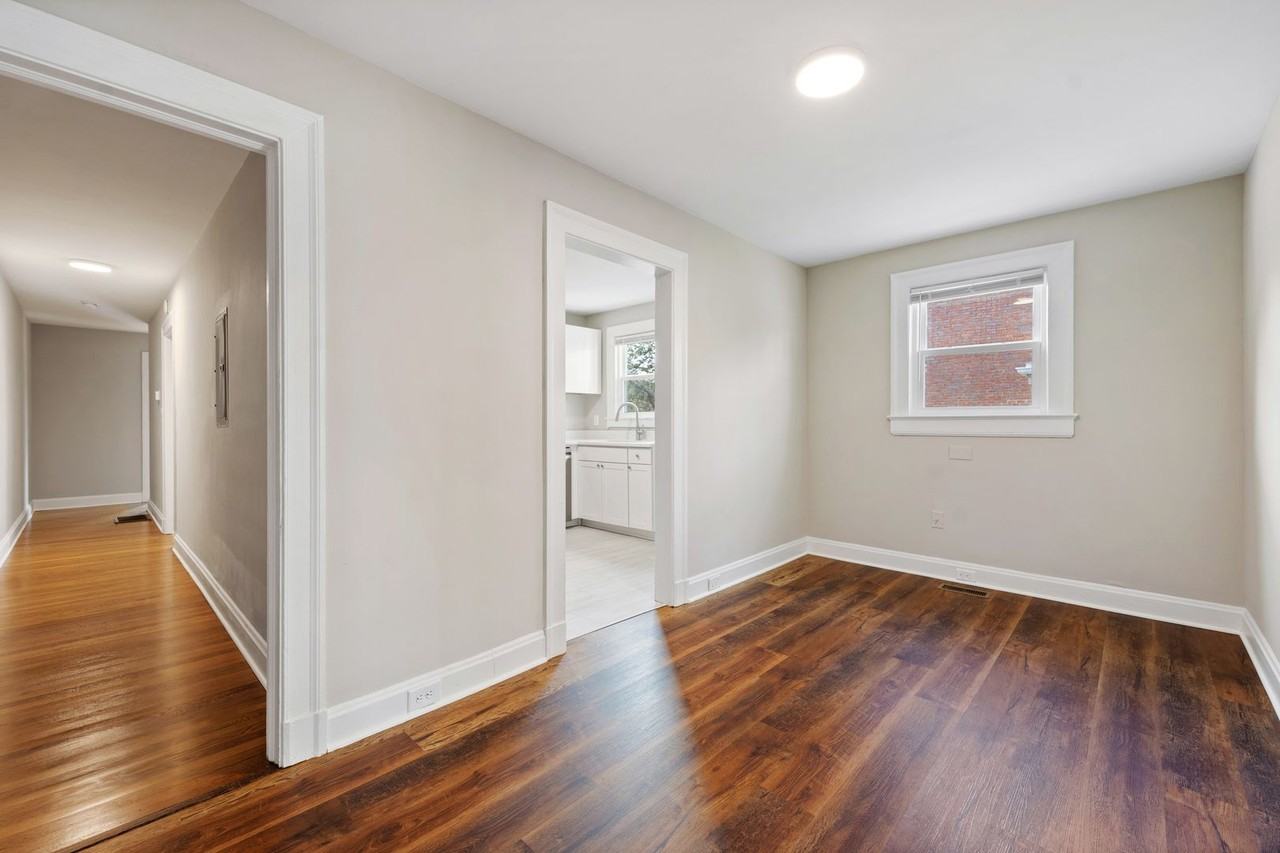 215 W Geer St - Photo 6 of 15