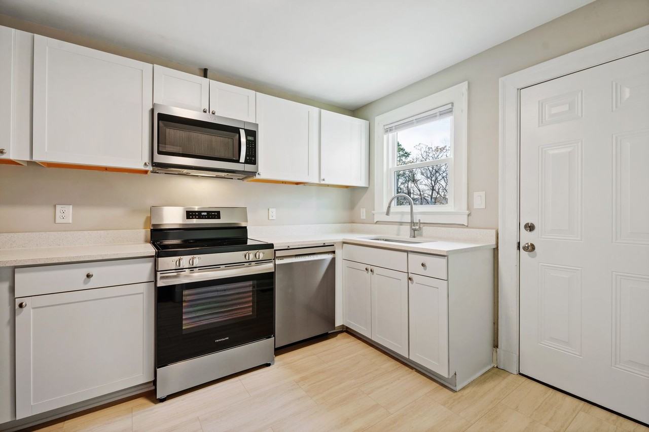 215 W Geer St - Photo 7 of 15