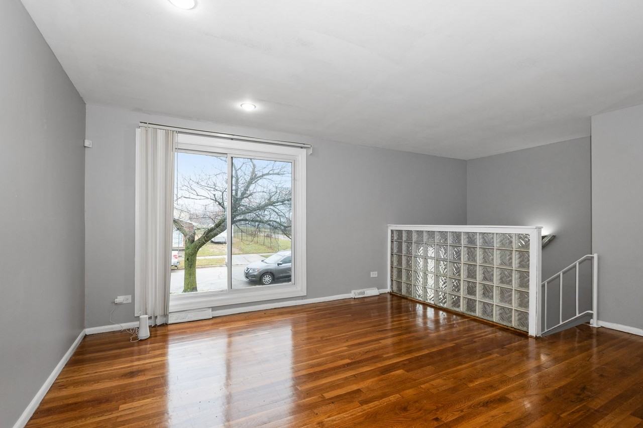 11756 S Racine Ave - Photo 3 of 15