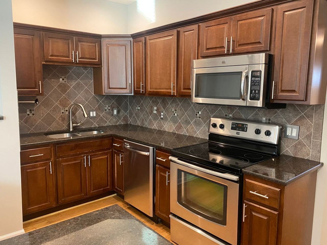 5029 Daggett Ave - Photo 2 of 22