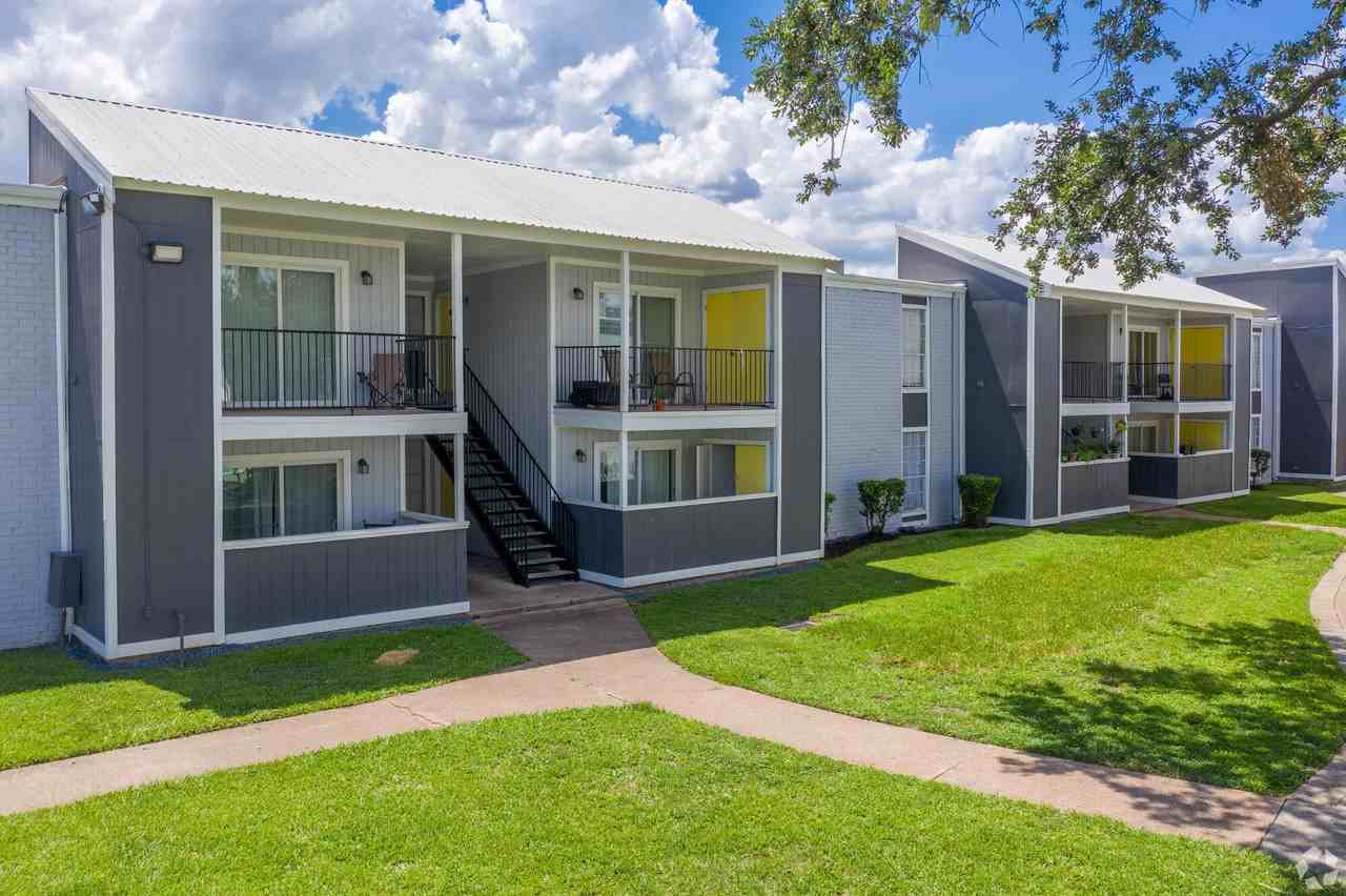 Brays Villa - Photo 2 of 16