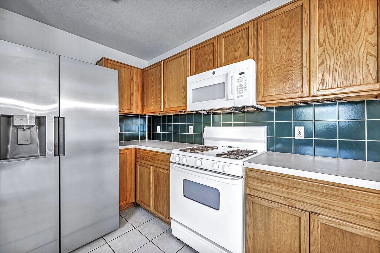 924 Melted Candle Cove - Photo 2 of 21