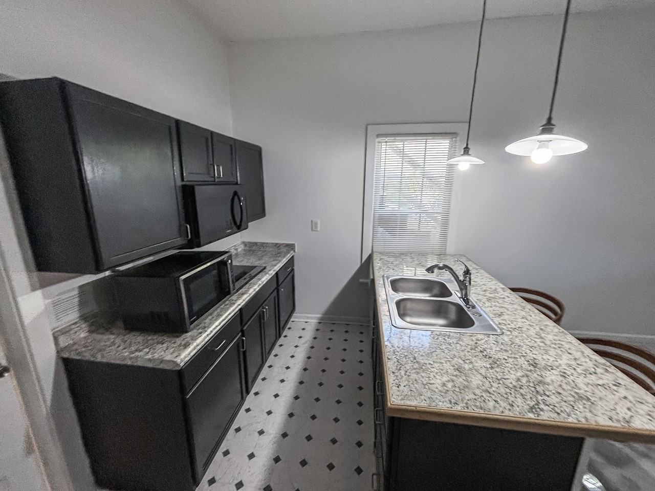 1064 Curran St, NW, Apt B, Atlanta, GA 30318 - Photo 2 of 7