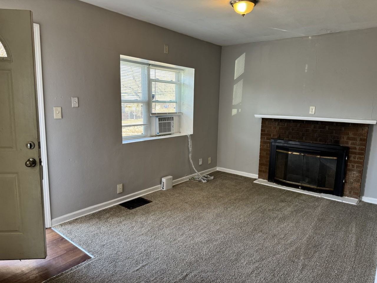 743 N Kiger Rd - Photo 2 of 8