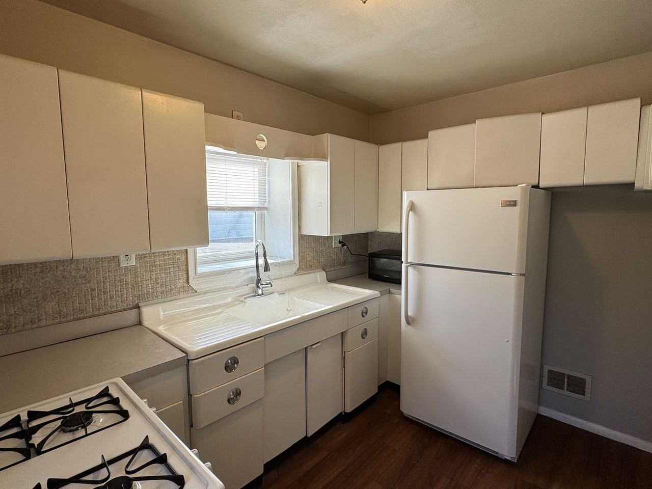 743 N Kiger Rd - Photo 6 of 8