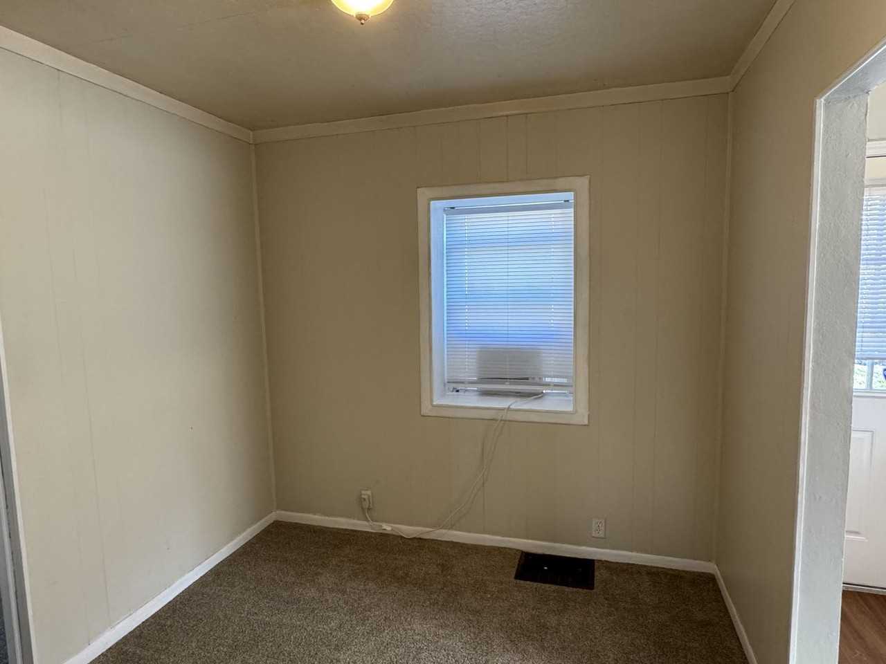 743 N Kiger Rd - Photo 7 of 8