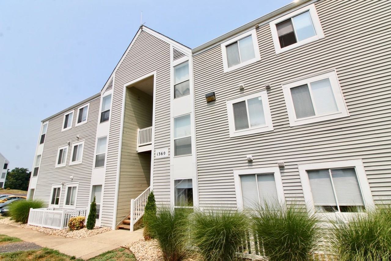 1360 Hunters Road - Photo 2 of 38