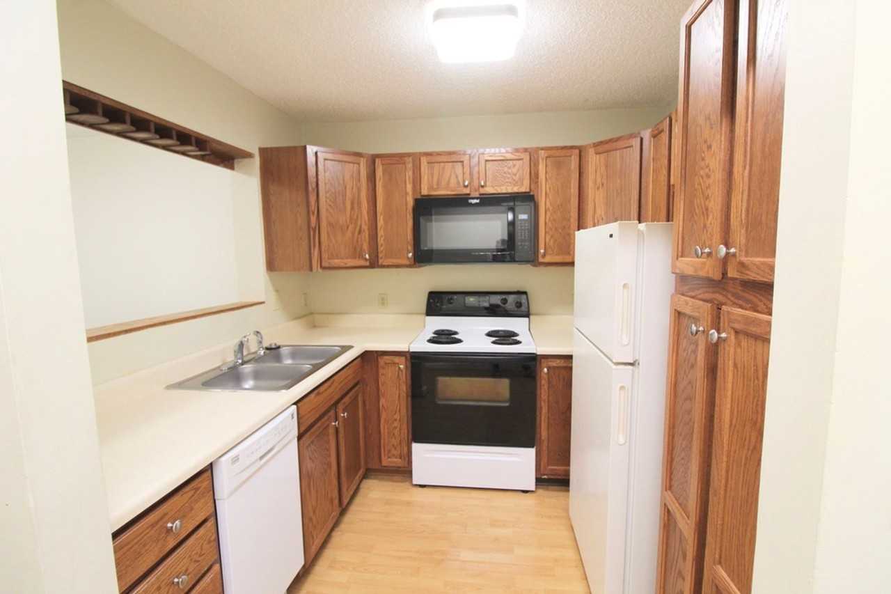 1360 Hunters Road - Photo 6 of 38