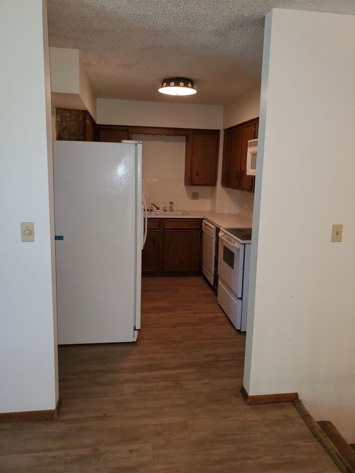 1230 N Edwards Ave - Photo 2 of 26