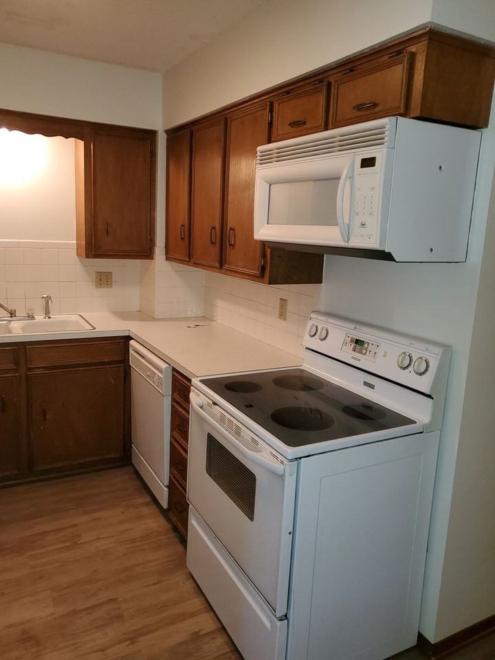 1230 N Edwards Ave - Photo 3 of 26