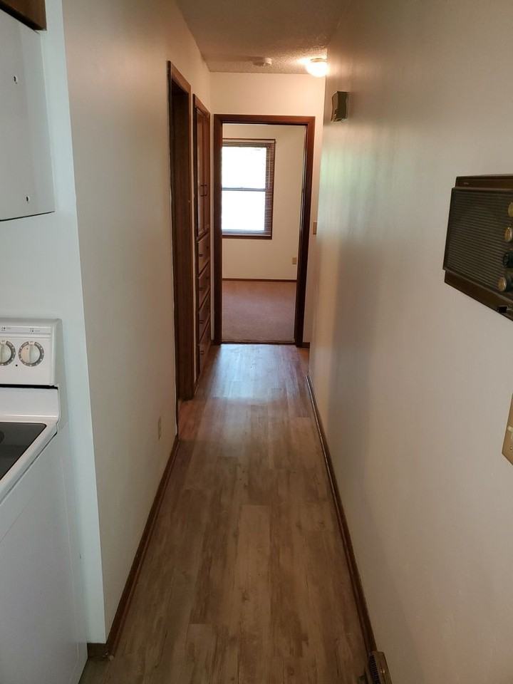 1230 N Edwards Ave - Photo 7 of 26