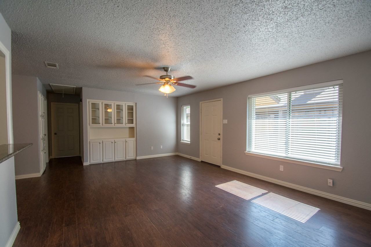 308 Gardenview St - Photo 3 of 14