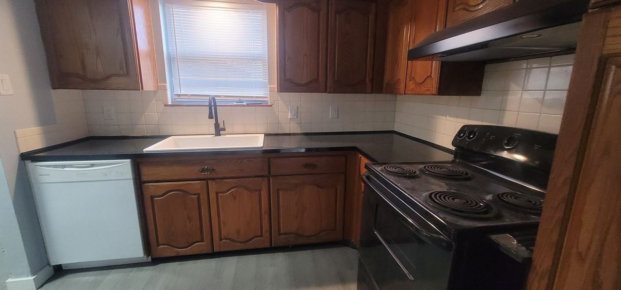 3102 Magnolia St - Photo 4 of 10