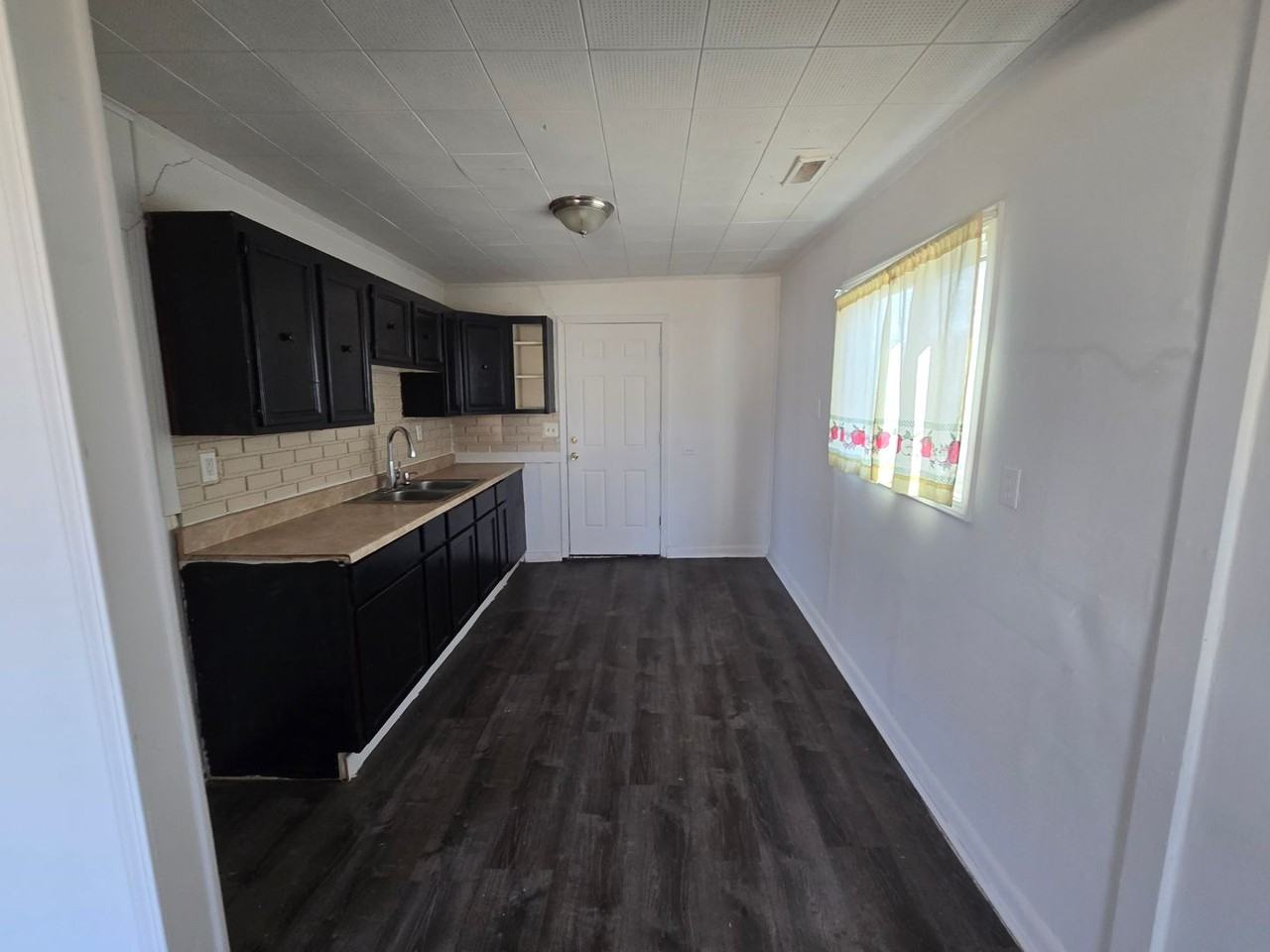 911 Se 33rd St - Photo 3 of 7