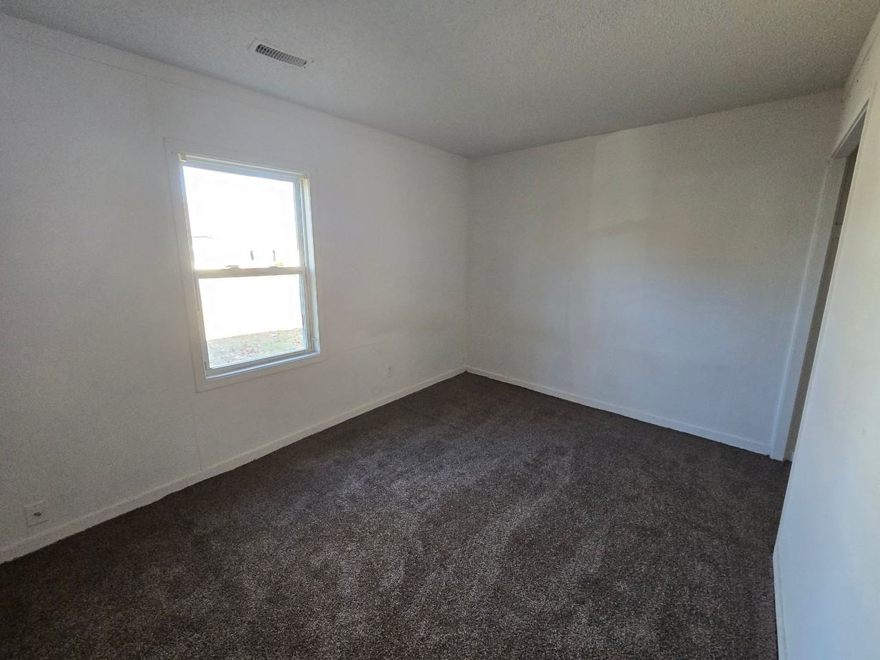 911 Se 33rd St - Photo 6 of 7