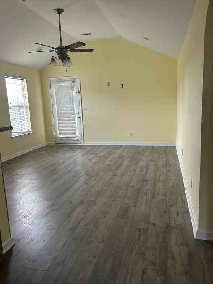 201 Wexford Way - Photo 4 of 17